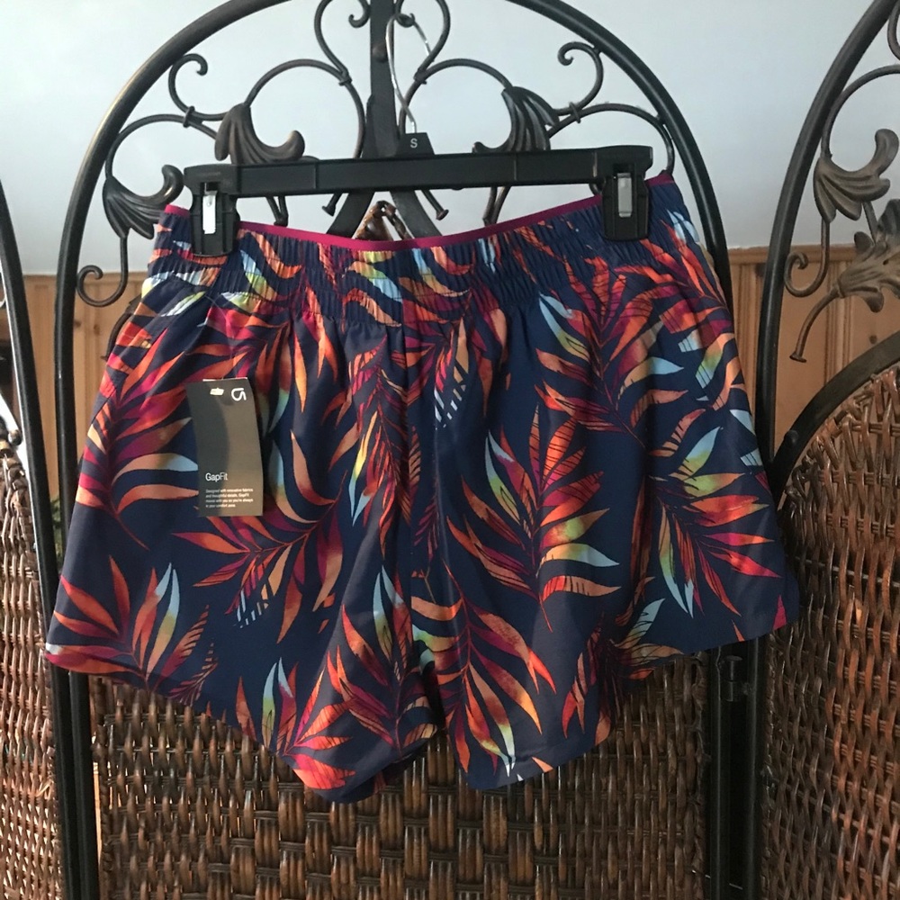Gap tropical sports bra and shorts set - Picture 5 of 13